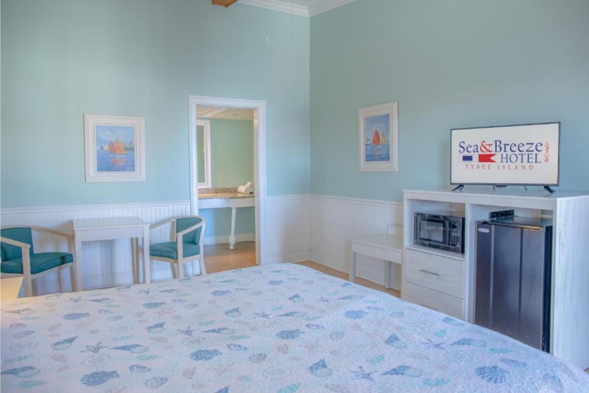 Guest room seating area